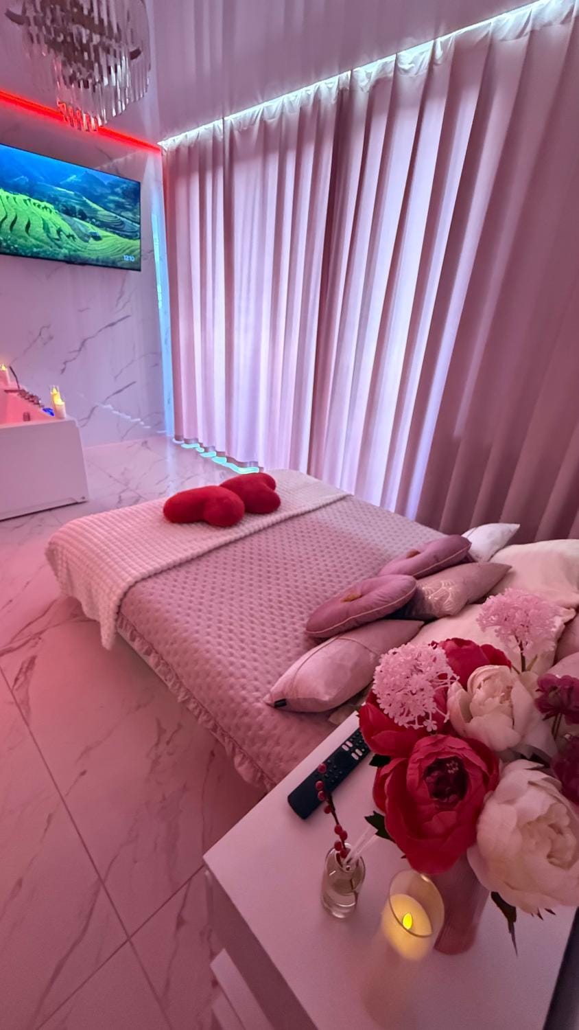 Jacuzzi Bliss by the Motława Apartment in Gdansk