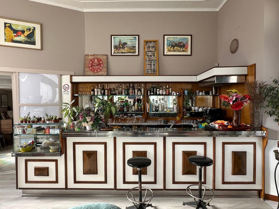Day, Lounge or bar