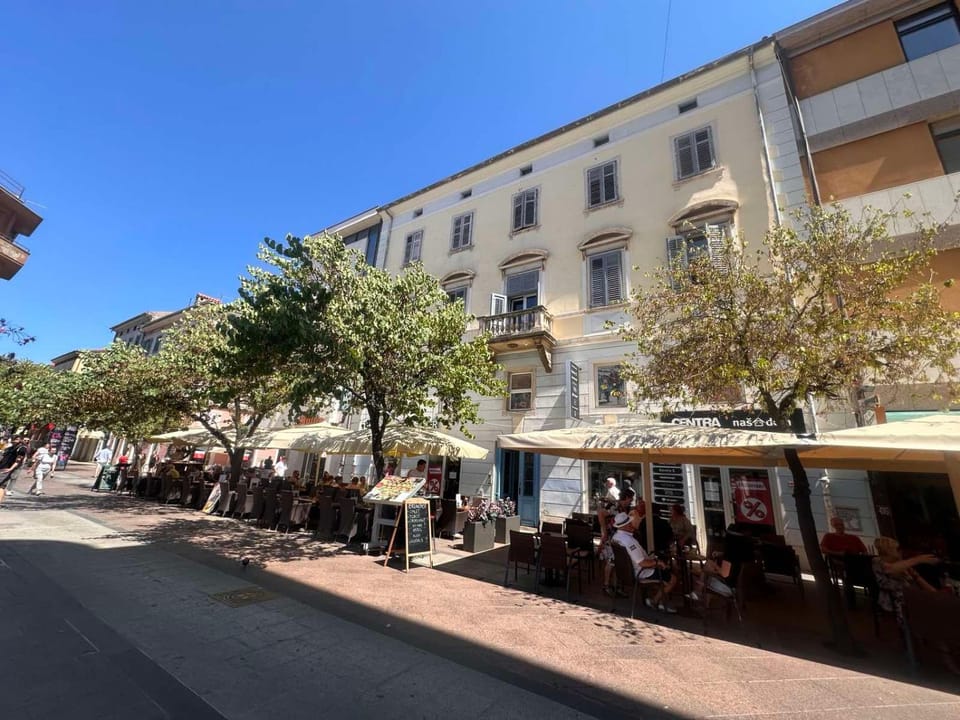 Property building, Street view, Location