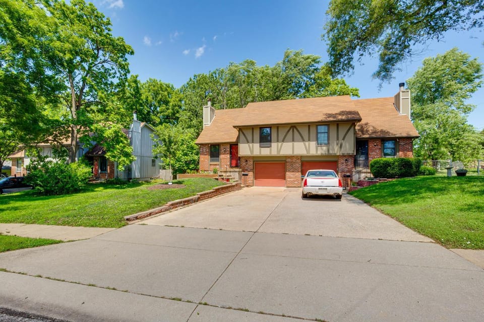 Summer Vacations and Traveling Sports Families House in Overland Park