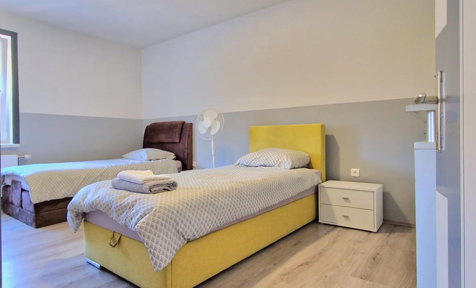 Photo of the whole room, Bedroom
