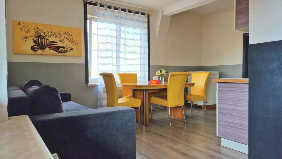 Living room, Seating area, Dining area