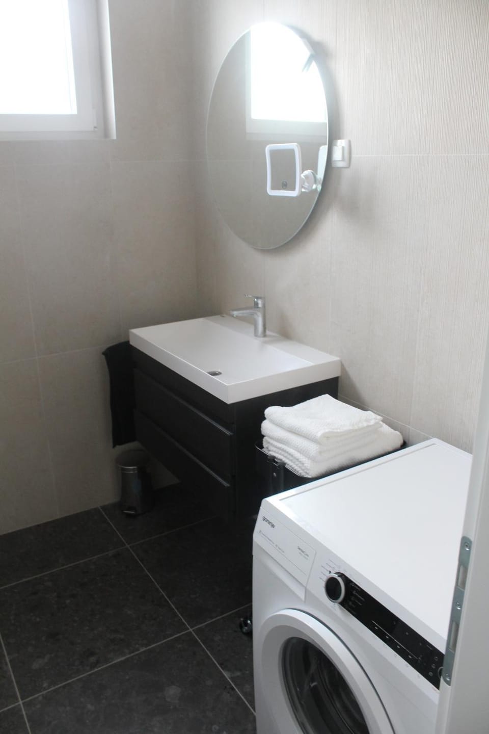 Bathroom, washing machine