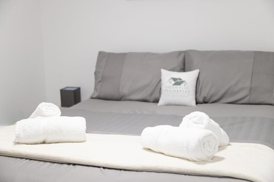 Bed, TV and multimedia, Bedroom, wardrobe