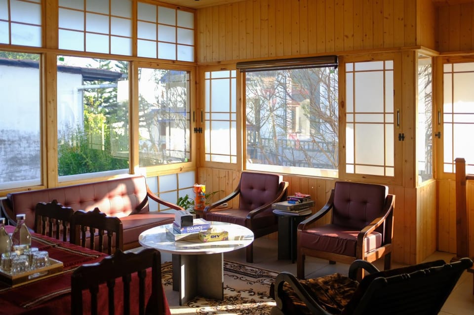 Communal lounge/ TV room, Dining area