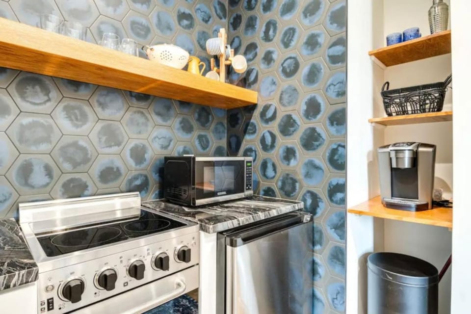 THE BEST Downtown Spot Free parking Pet friendly Apartment in Indianapolis