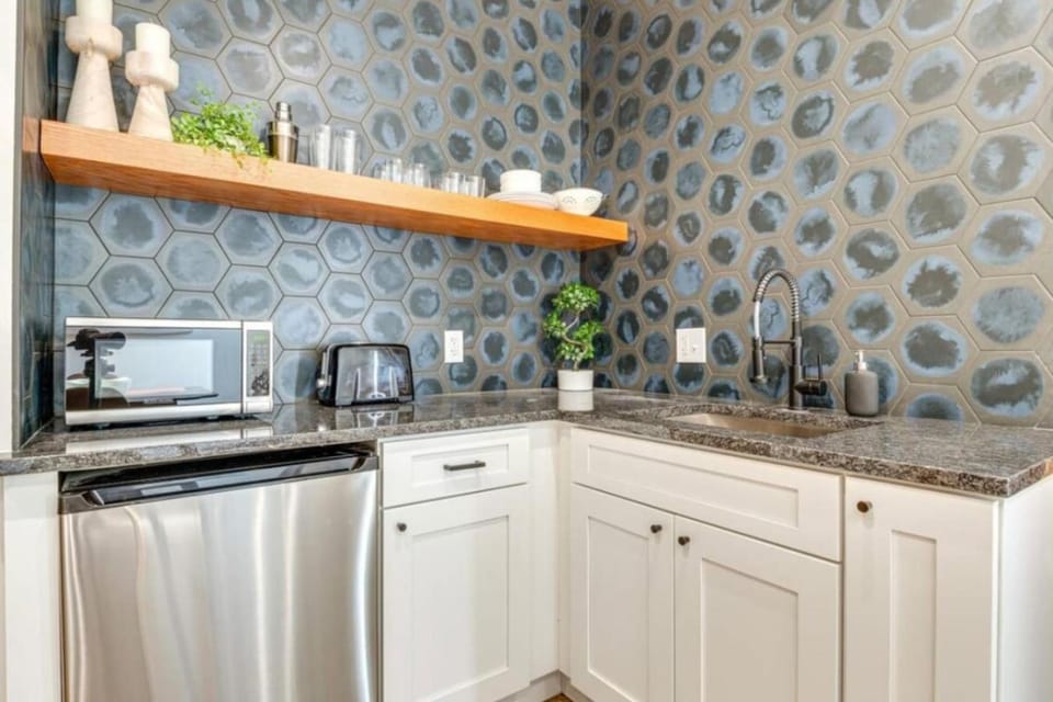 Studio 500 Downtown Gem Free Parking and Pets OK Apartment in Indianapolis