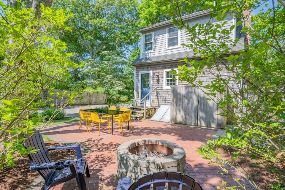 Cape Cod Haven: Cozy Home Near Gray's Beach House in Yarmouth Port