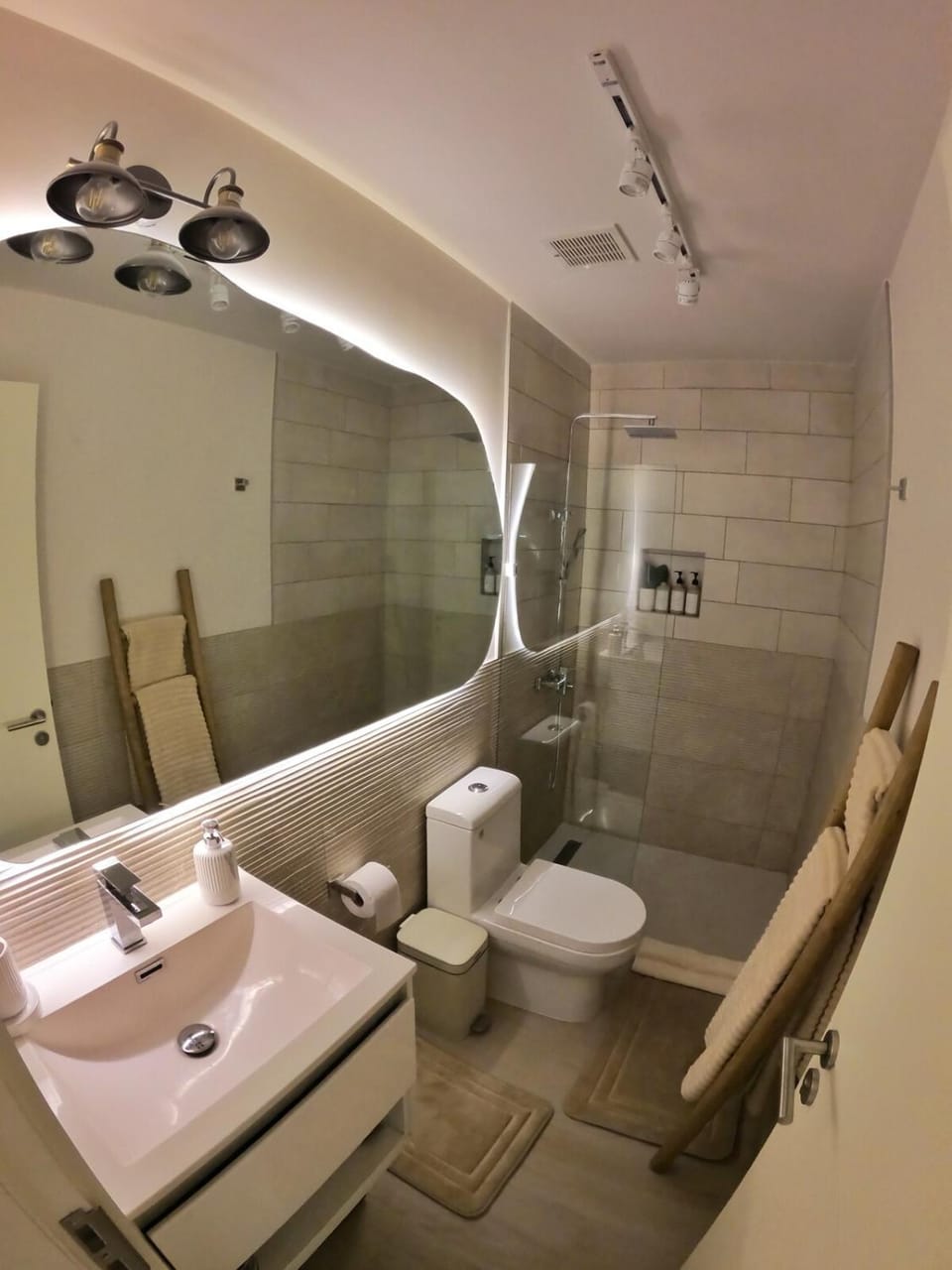 Shower, towels