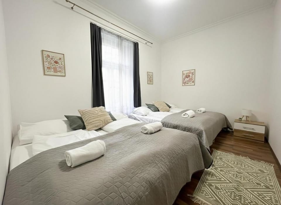 Bed, Photo of the whole room, Bedroom, internet, internet, towels