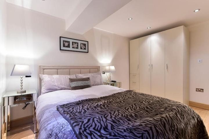 Care Property London- Gloucester Road Apartment in City of Westminster
