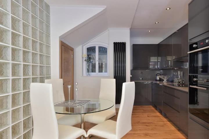 Care Property London- Gloucester Road Apartment in City of Westminster
