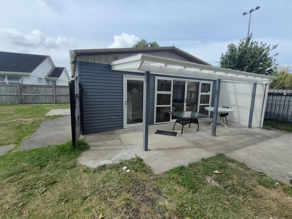 Small 3 bedroom Garden Chalet B House in Auckland