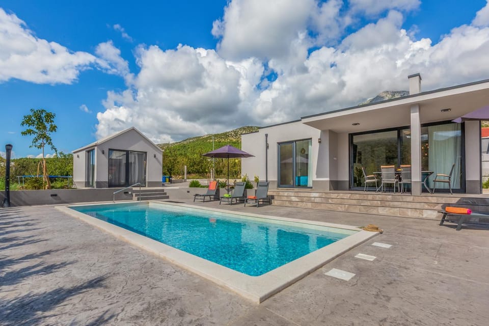 Property building, Patio, Swimming pool, sunbed