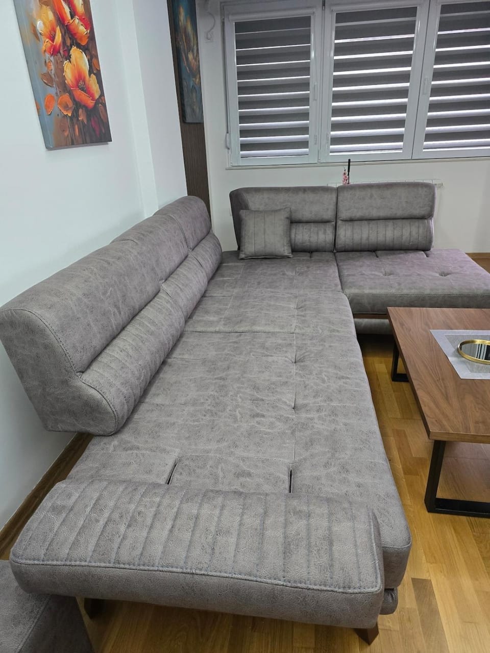 Bed, Living room