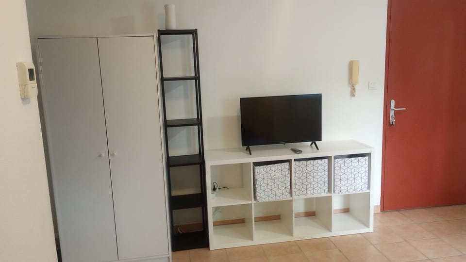 TV and multimedia, Photo of the whole room, wardrobe