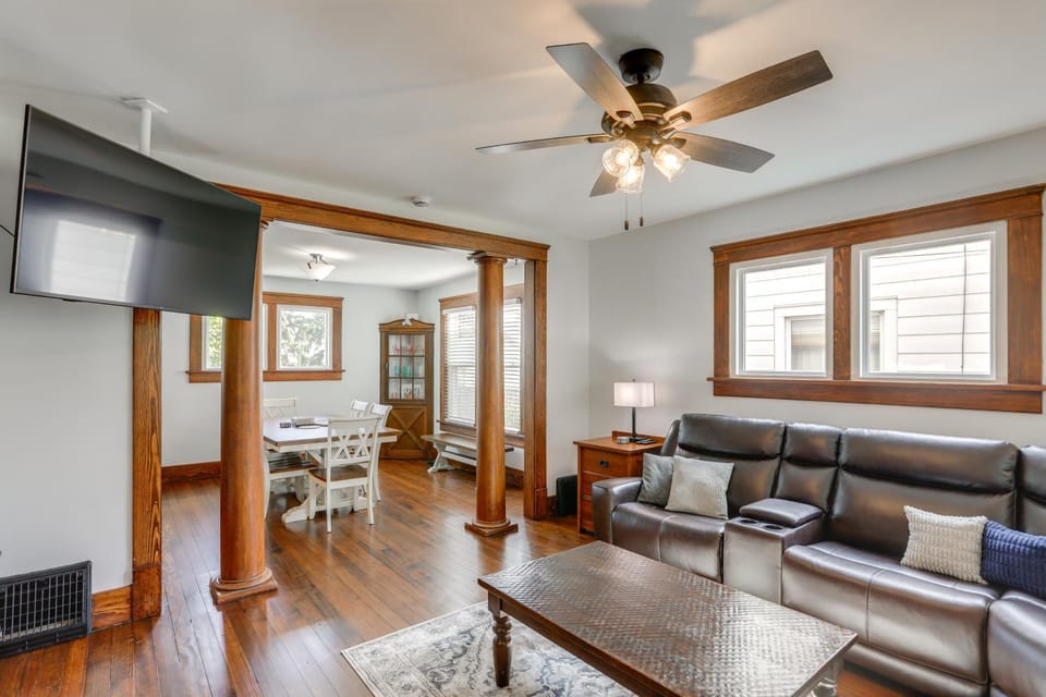 Walk to Lake Erie Spacious Home in Sandusky! House in Sandusky