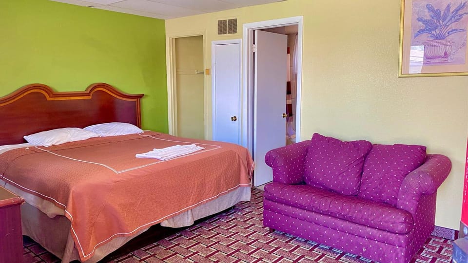 New Red Carpet Motel in Niagara Falls