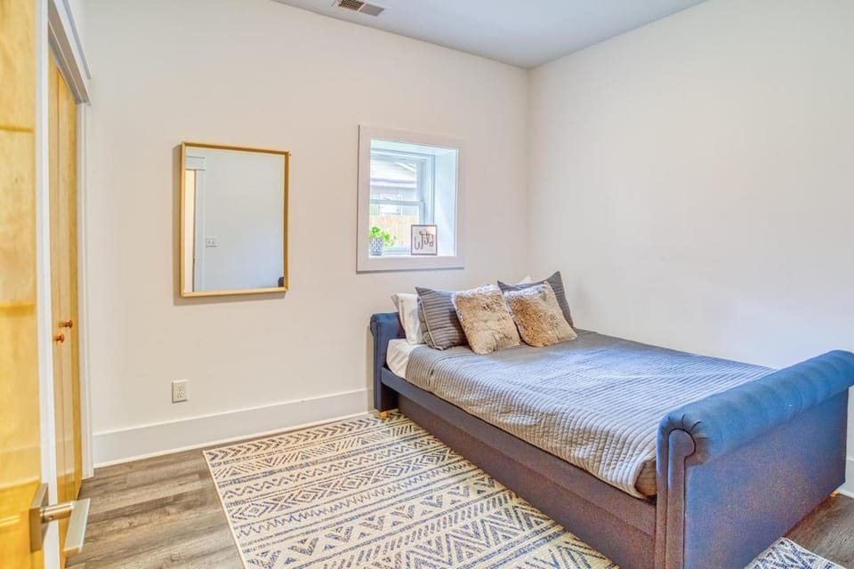 Chic Historic Loft in Downtown ILM Apartment in Wilmington