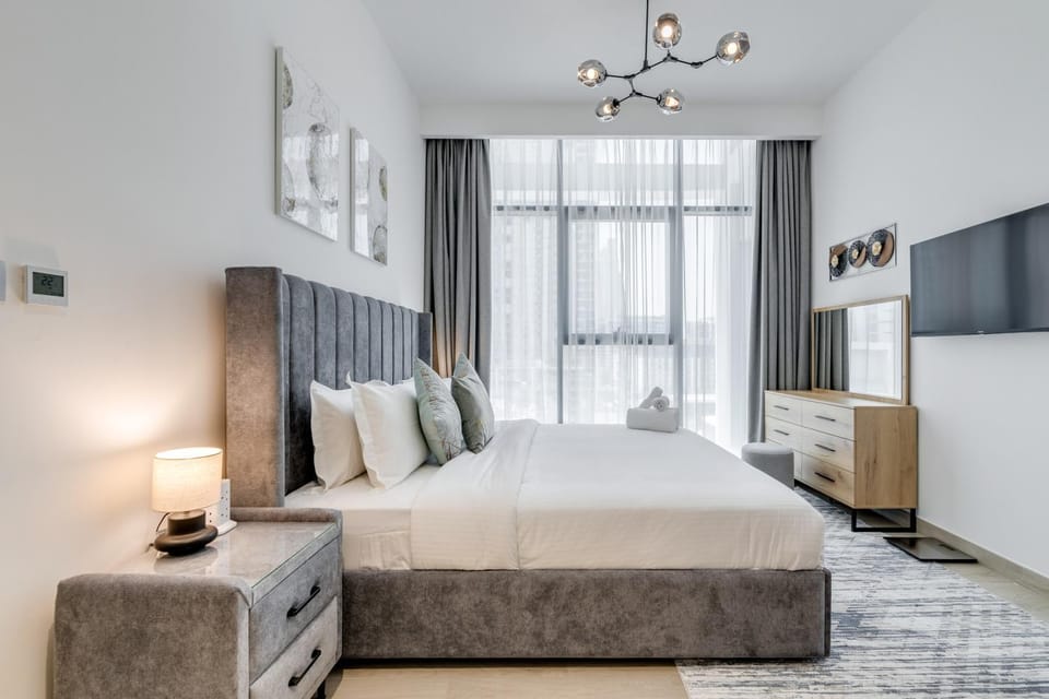 Bed, TV and multimedia, Bedroom
