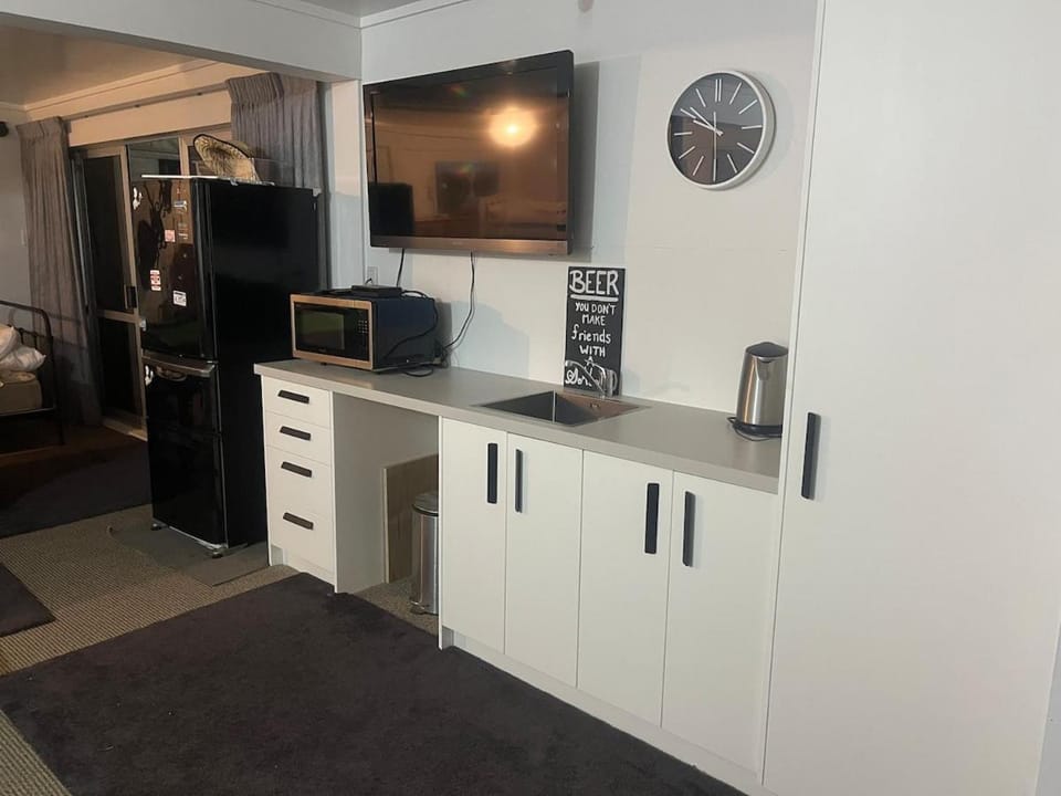 6 bedrooms, Close to rowing, Velodrome, field days House in Waikato