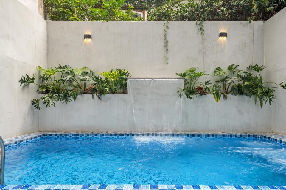 Hot Tub, Swimming pool