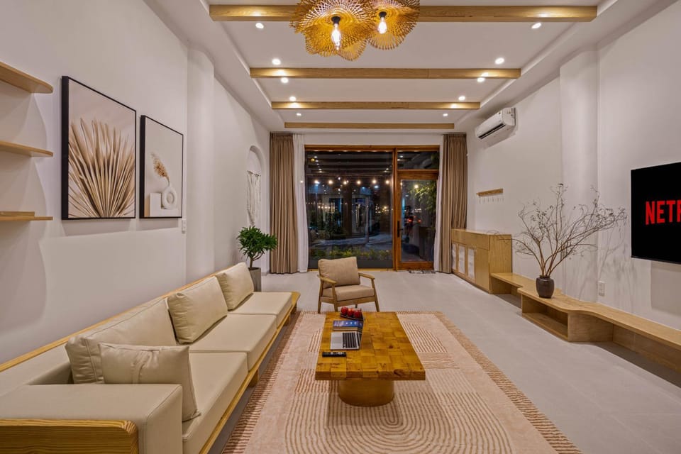 Communal lounge/ TV room, Communal lounge/ TV room, TV and multimedia, Living room, Seating area, Evening entertainment