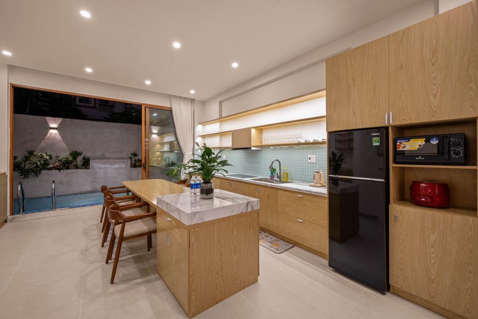 Kitchen or kitchenette, Kitchen or kitchenette, Pool view, Swimming pool, stove