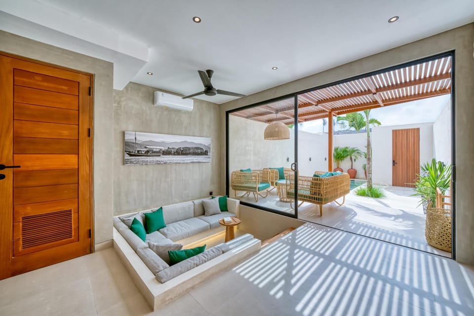 Living room, Photo of the whole room, Seating area