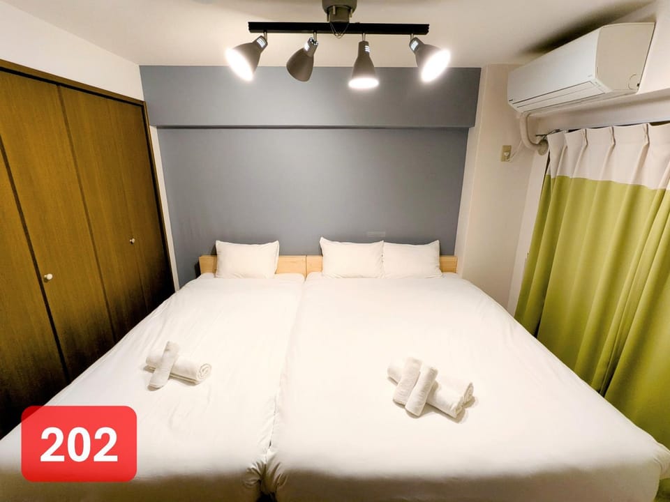Bed, Bedroom, towels, wardrobe