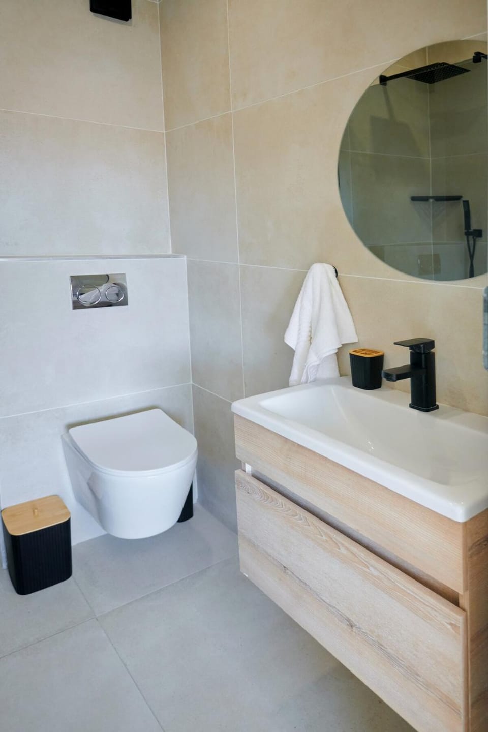 Toilet, Bathroom, towels