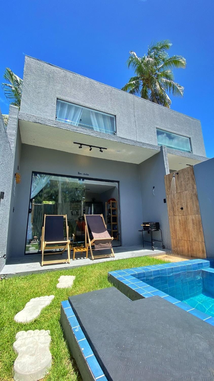 Property building, Patio, Day, Pool view, Swimming pool, Swimming pool, sunbed