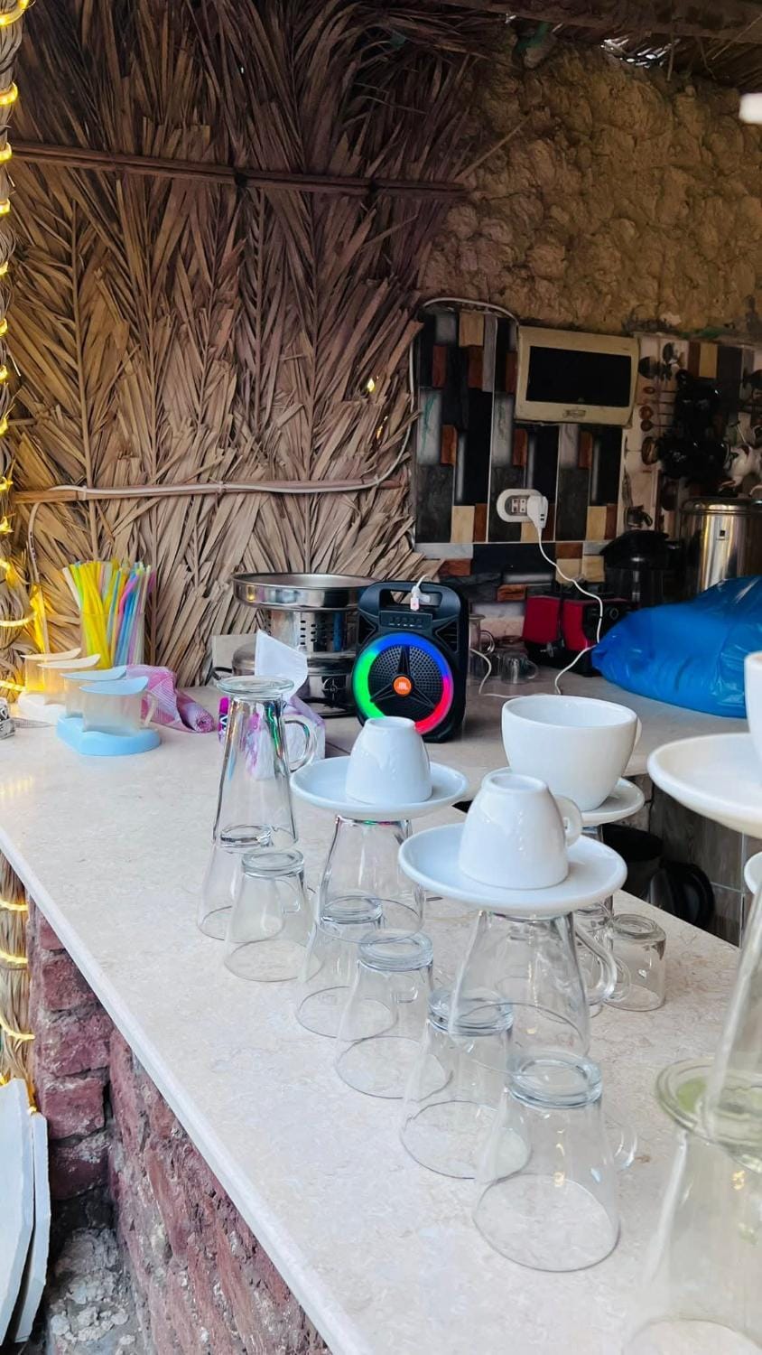 Restaurant/places to eat, Food and drinks, Seating area
