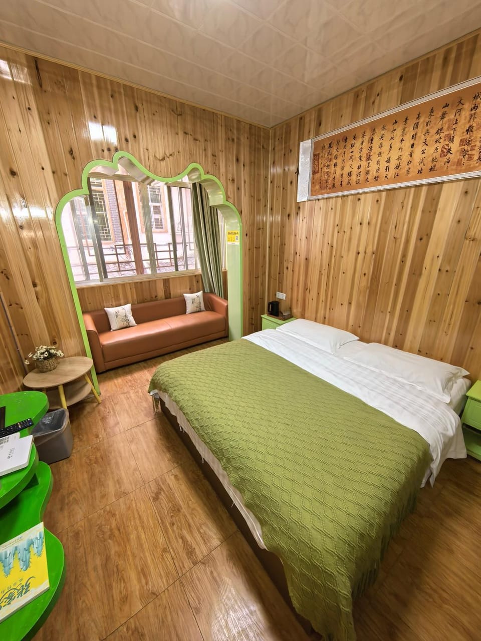 Bed, Photo of the whole room, Seating area
