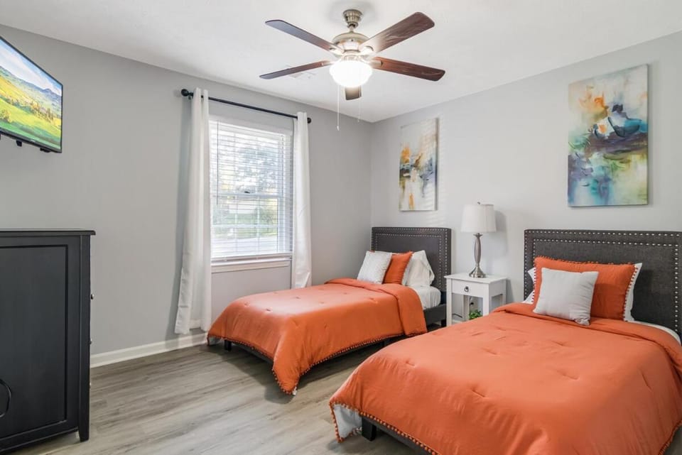 Comfortable 30 Day Home For Families, Relocation, Work Stays House in Covington
