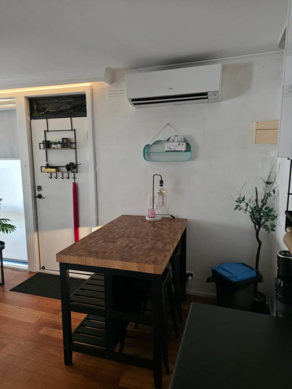 Quiet, Peaceful Northcote Unit Apartment in Melbourne