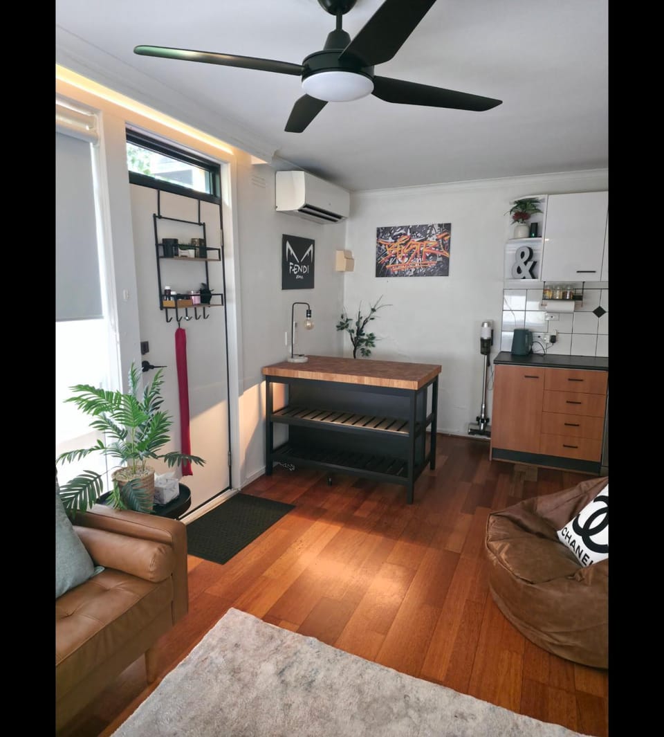 Quiet, Peaceful Northcote Unit Apartment in Melbourne