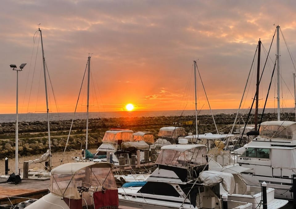 Oceanfront Wharf -Views and Sunsets Apartment in Perth