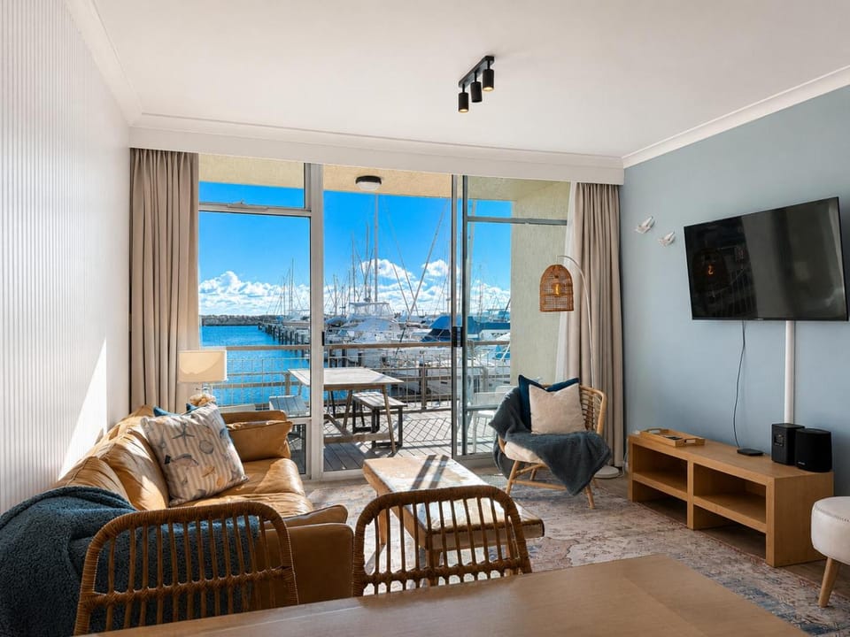 Oceanfront Wharf -Views and Sunsets Apartment in Perth