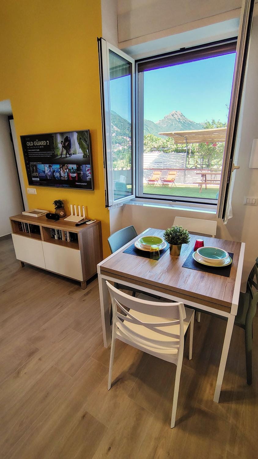 TV and multimedia, View (from property/room), Living room, Food and drinks, Seating area, Dining area, Food, Mountain view