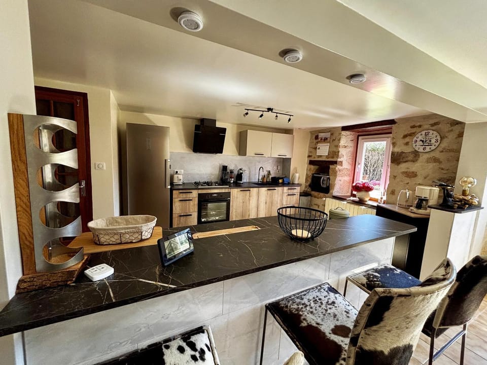 Dining area, kitchen
