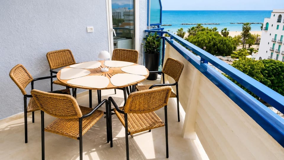 Blue Seaside Apartment in San Benedetto del Tronto