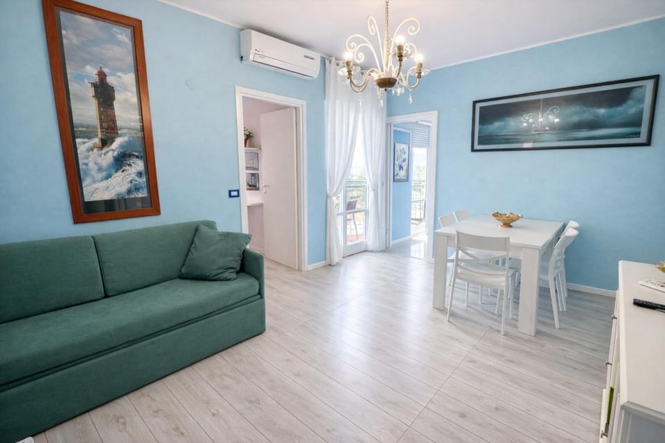 Seating area, Dining area, air conditioner