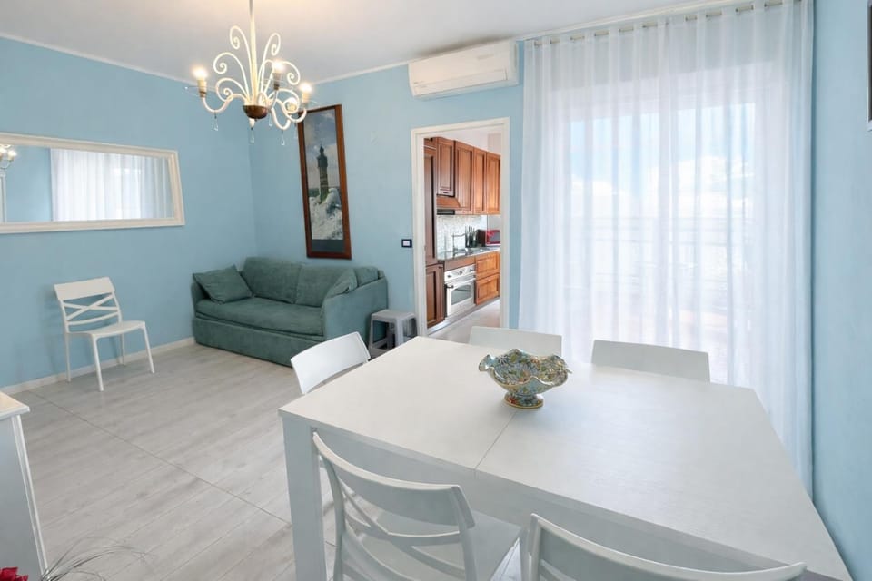 Living room, Dining area, air conditioner