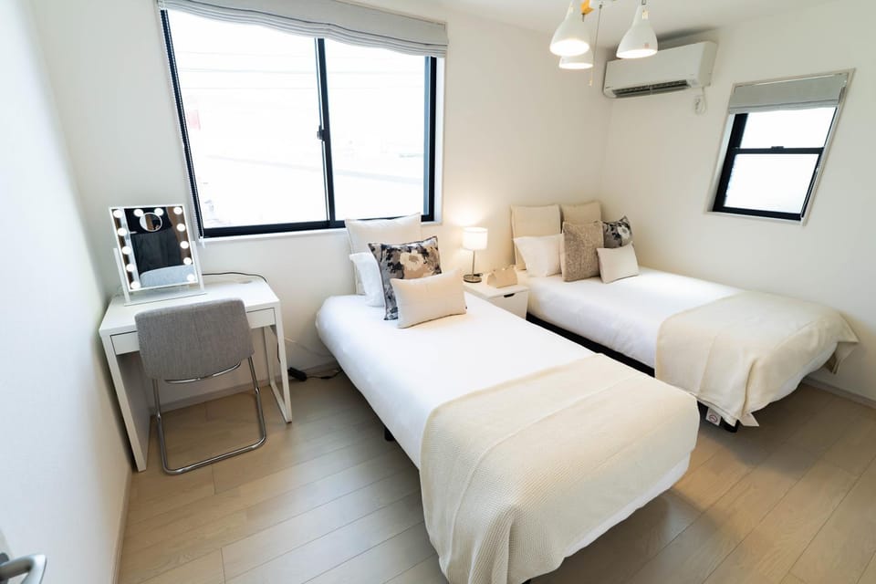 Bed, Bedroom, air conditioner