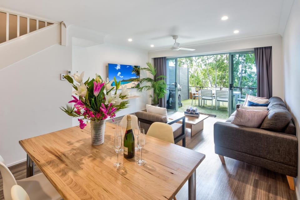 Sunset Water Premium 2 bedroom Apartment in Whitsundays