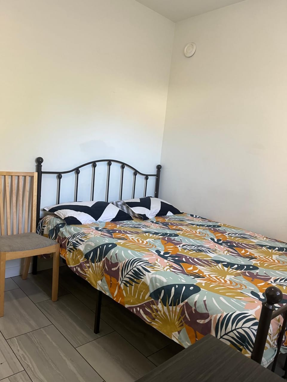 three bedroom two bathroom garden suite House in Victoria