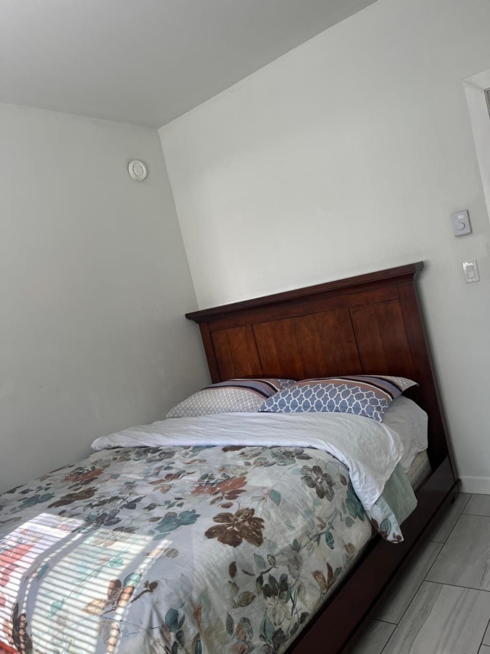 three bedroom two bathroom garden suite House in Victoria