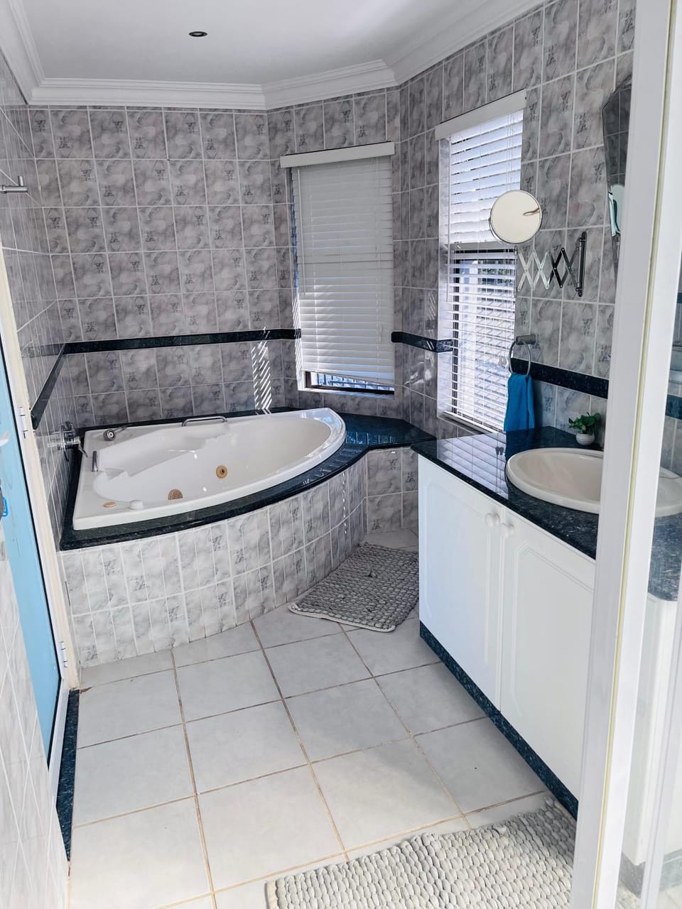 Hot Tub, Bathroom
