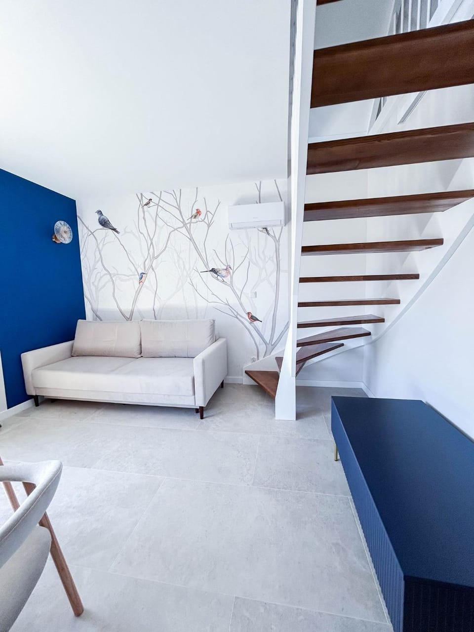 Living room, Photo of the whole room